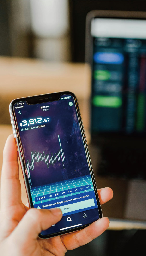 リビングのソファーに座りながらの家族団らん